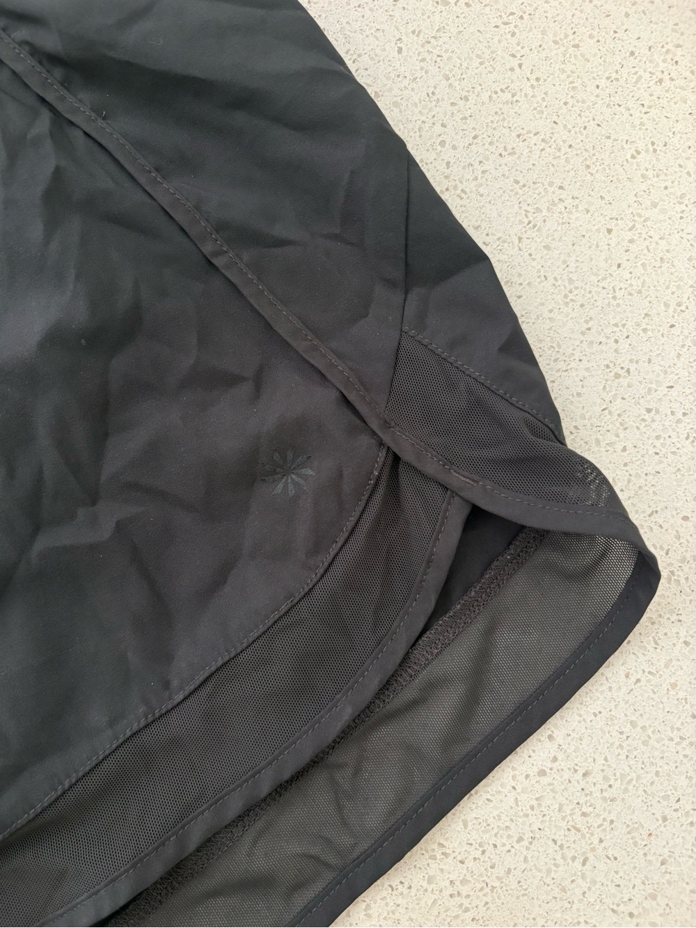Athleta Mesh Racer Run Mid Rise 4" Short - Picture 3 of 12